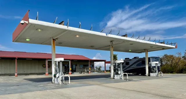 Bayaks Country Store