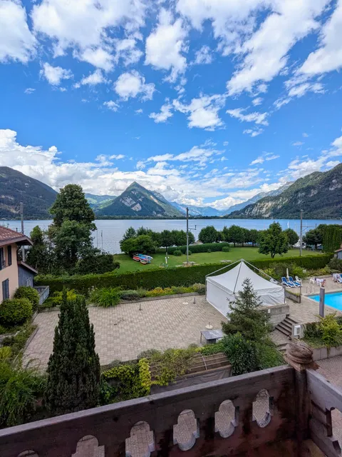 Double room, bathroom & parking by Interlaken