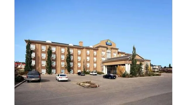 Days Inn & Suites by Wyndham Strathmore