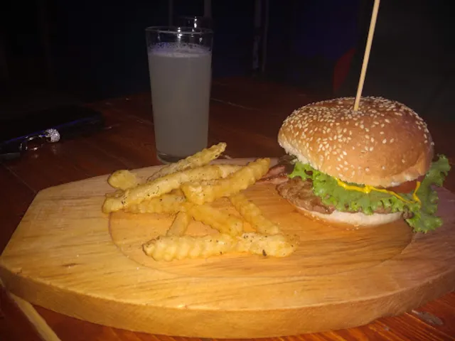 Monkey Burger & Snacks