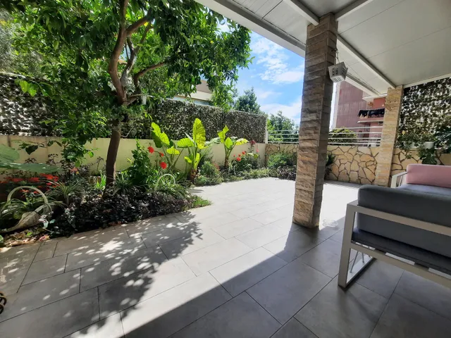 Apartment with terrace TIKI - SPLIT /BOOK DIRECT FOR BEST RATES