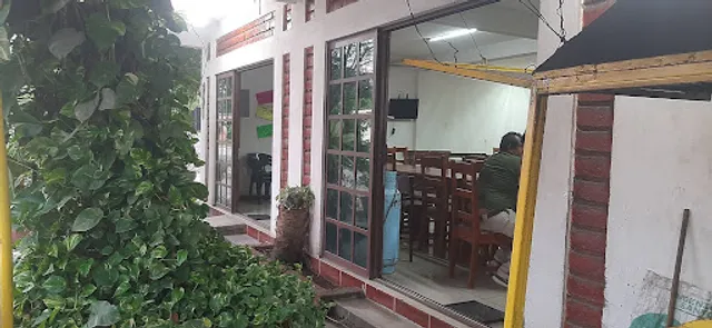 Cenaduria la abejita