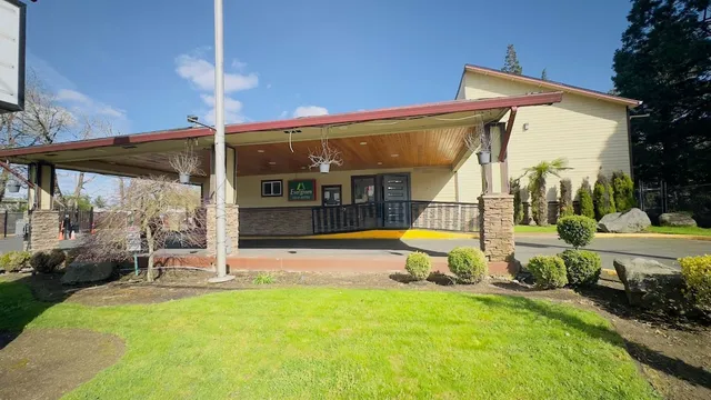 Evergreen Inn & Suites Portland Airport
