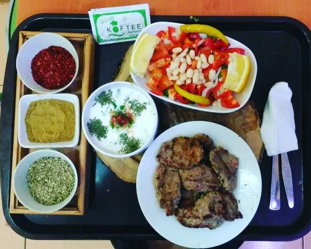 Göl'de Köftee