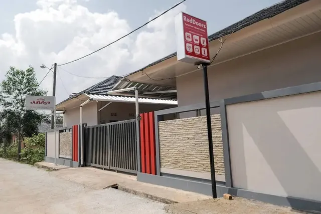 RedDoorz Syariah near Hajimena Lampung
