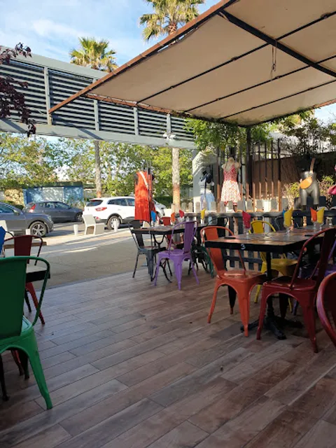 Color Café Restaurant & Boutique