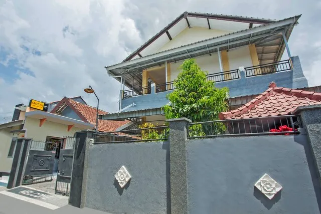 SPOT ON 1894 Khanida