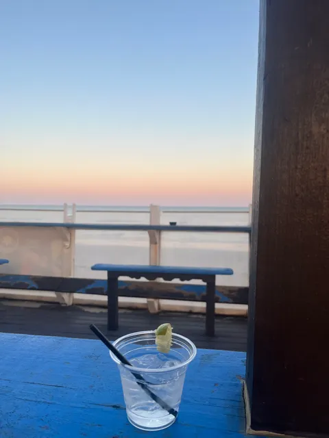 Castaways Beachside Bar & Grill