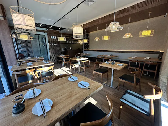 Dun Huang Beef Noodles 敦煌兰州拉面