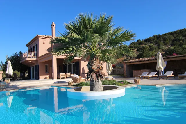 Grand Bleu Apartments & Villas