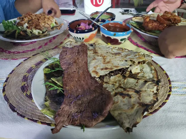 Tlayudas El Negro 5 Señores