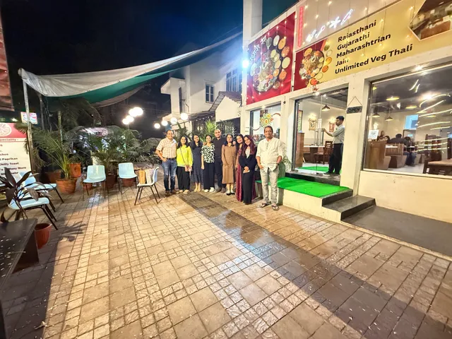 Parampara Dining- PREMIUM VEG THALI