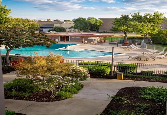 Best Western Plus Garden Court Inn