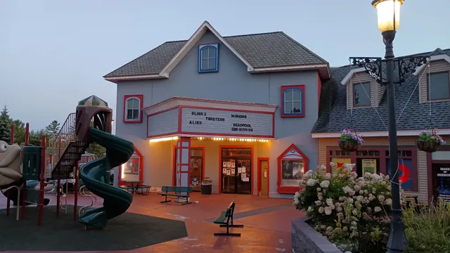 Courtyard Cinema Mackinaw City