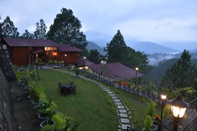 Pinewood Cottages & Homestay