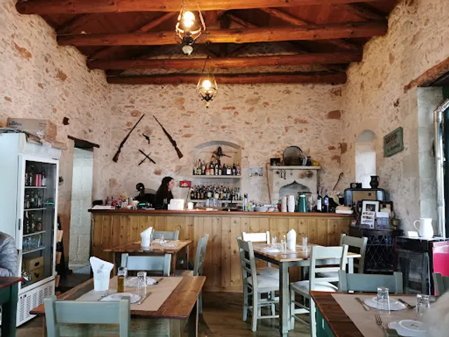 Gavalianos Kafenes Monica's Tavern