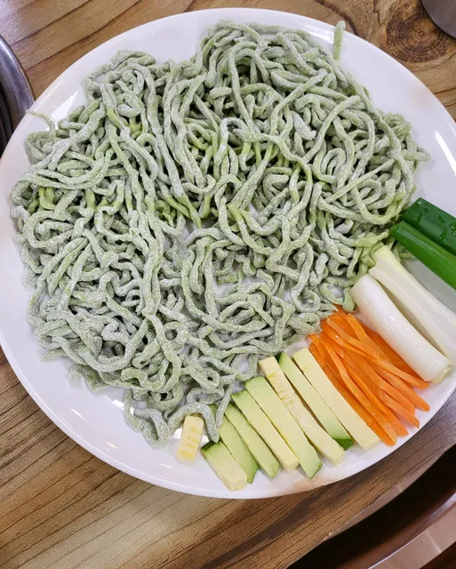 Eomeoni Seafood Kal-guksu