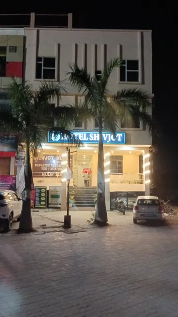 OYO 12934 Hotel Shivjot