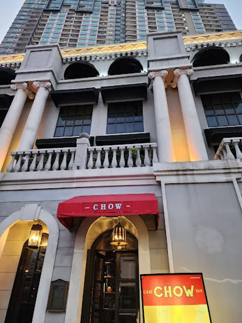 CHOW Cafe & Bar