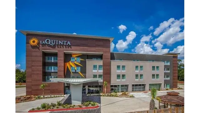 La Quinta Inn & Suites by Wyndham Houston East at Sheldon Rd