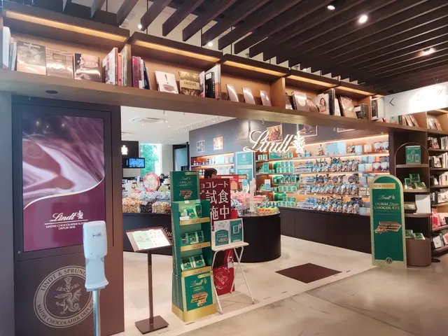 Lindt Chocola Boutique & Cafe Hiroshima T-Site