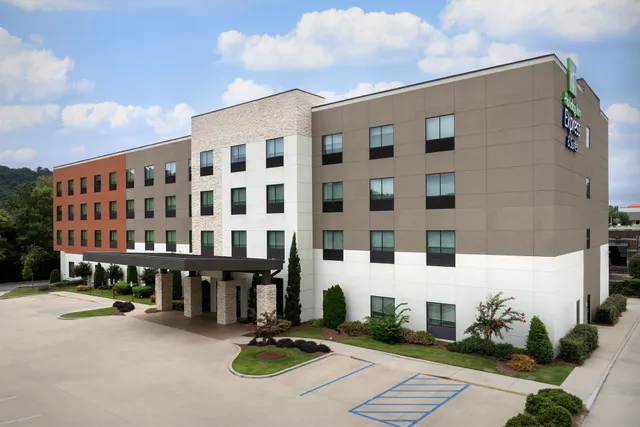 Holiday Inn Express & Suites Birmingham - Homewood by IHG