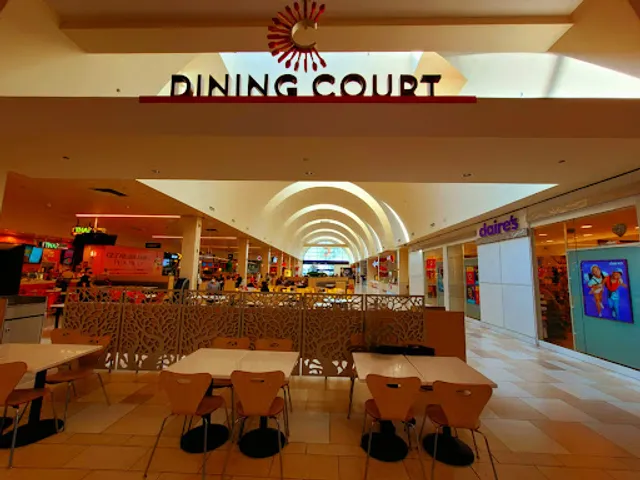 Los Cerritos Center Dining Court