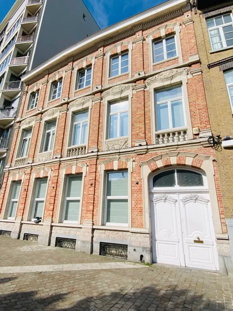 B & B Avenue Deschanel