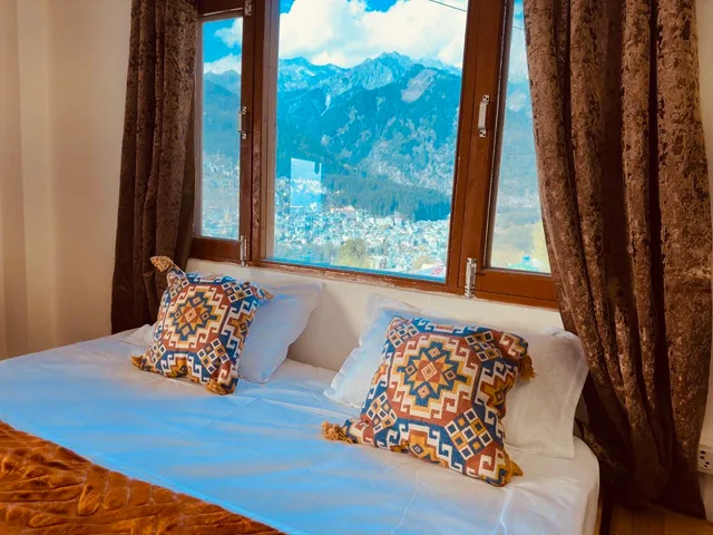 Aura by Raw Artistry (Manali)