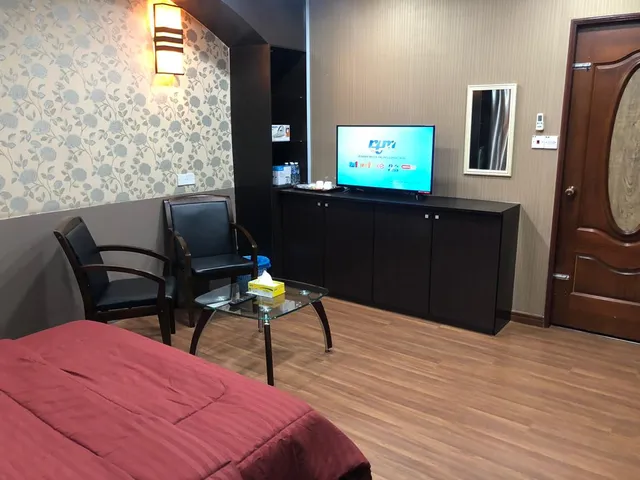 OYO Home 90372 Greybirds Hostel