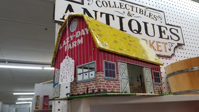 Traderbaker Malls LLC