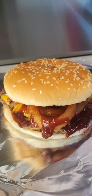 Mari's Fresh Burgers Food Truck