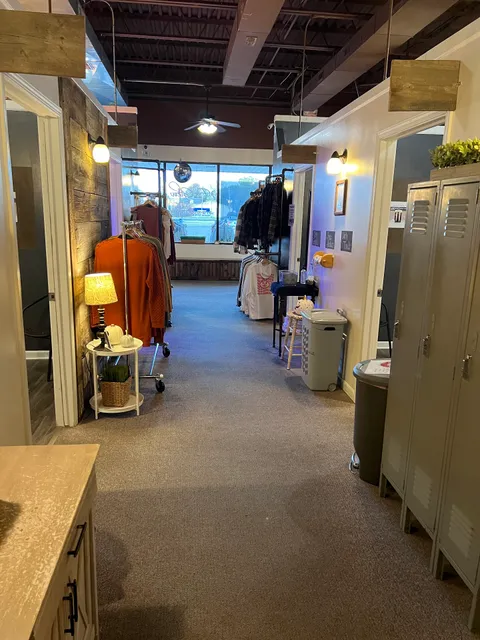 E's Glow Tanning & Boutique