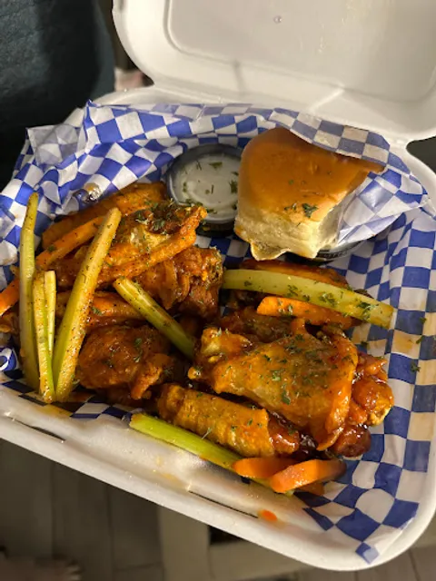 Memphis Style Wings & Things