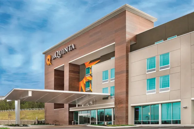 La Quinta Inn & Suites by Wyndham Cleveland TN