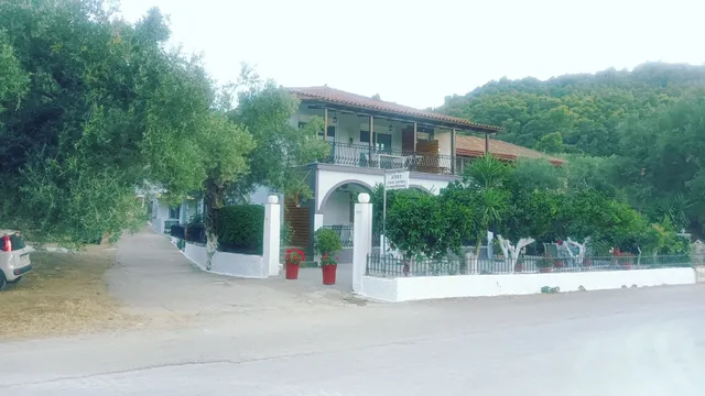 Nikos Studios & Apartment's