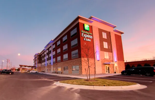 Holiday Inn Express & Suites Detroit Northwest - Livonia by IHG