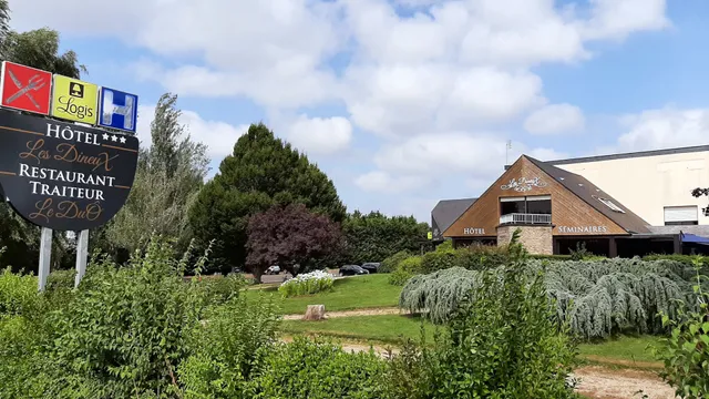 Logis Hôtel les Dineux Village