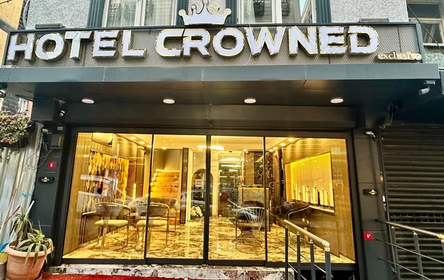 Crowned Exclusive Hotel