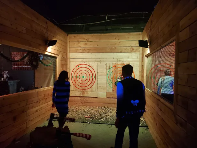 Class Axe Throwing & Bar
