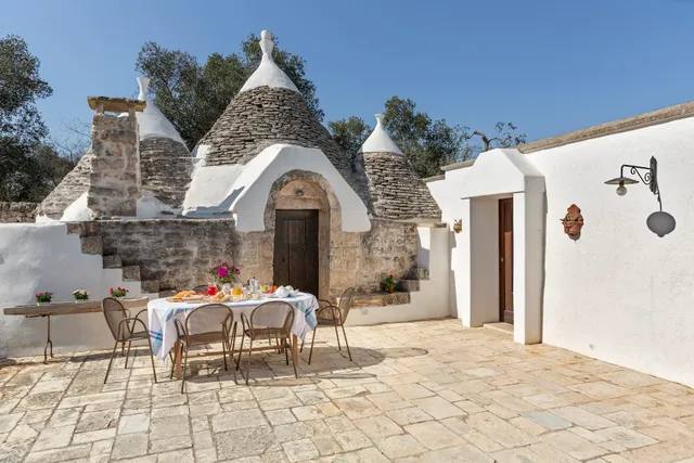 Trullo Fontana Santa Anna - piscina privata a sfioro, 4 stanze da letto, 3 bagni, ampio giardino