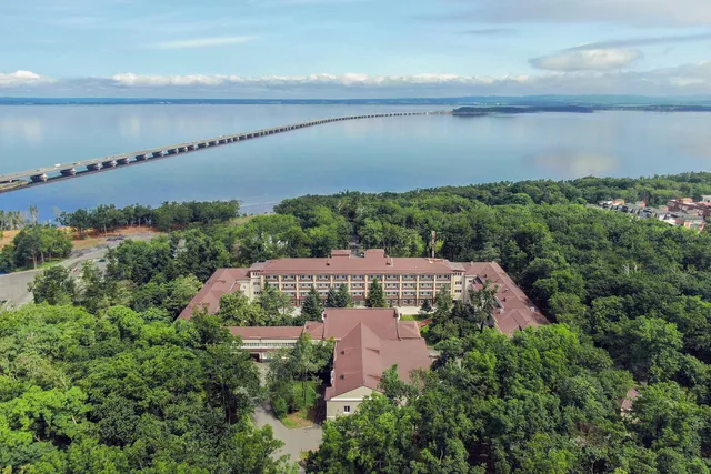 Амурский Залив