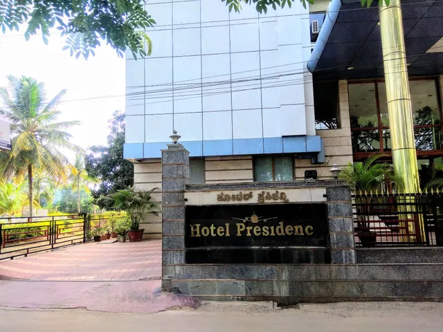 OYO 75854 Hotel Harsha Residency