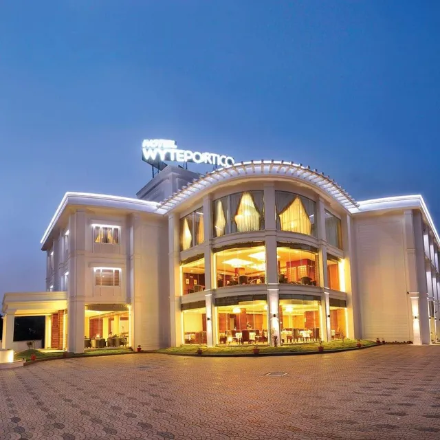Wyte Portico Hotel