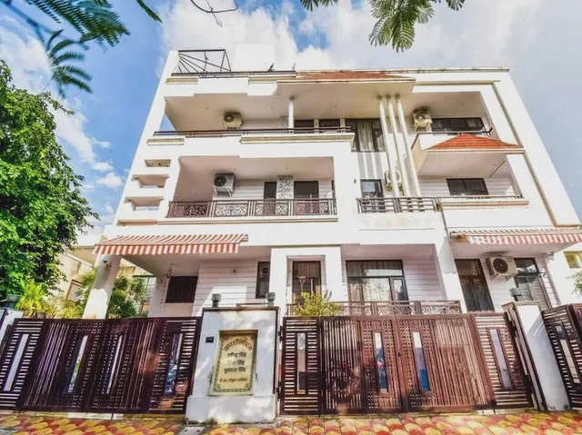 Collection O Patrika Gate Jaipur