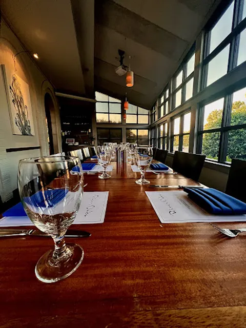 River Oaks Restaurant