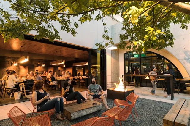 Howell's Kitchen and Bar