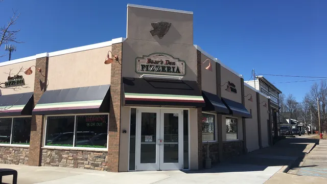 Bear's Den Pizzeria