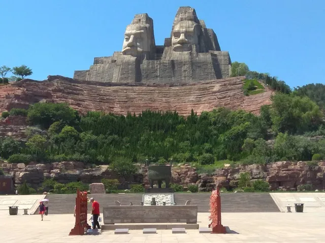 炎黄二帝巨型塑像