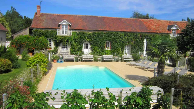 Domaine de Champouteau - Location de gîtes et chambres d'hôtes avec piscine et SPA